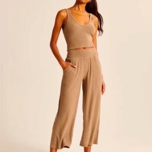 Abercrombie & Fitch Cozy Rib Wide Leg Pant and Tank Matching Set in Camel, XS